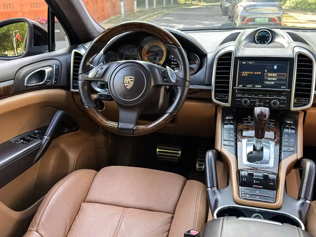 Porsche Cayenne — миниатюра 16