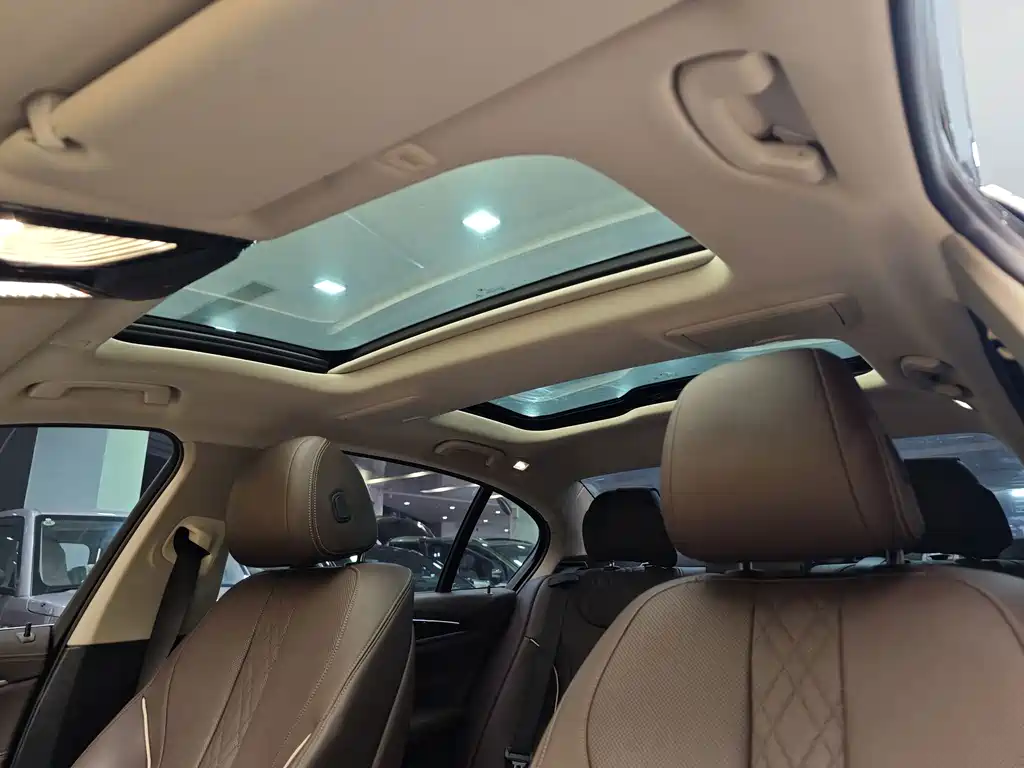 BMW 5 Series — миниатюра 6