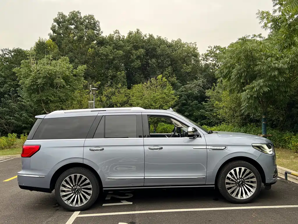 Lincoln Navigator — миниатюра 16