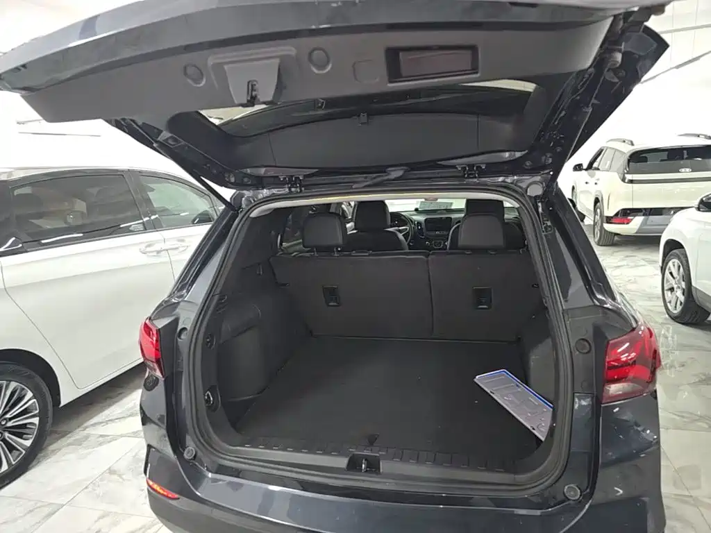 Chevrolet Equinox — миниатюра 19