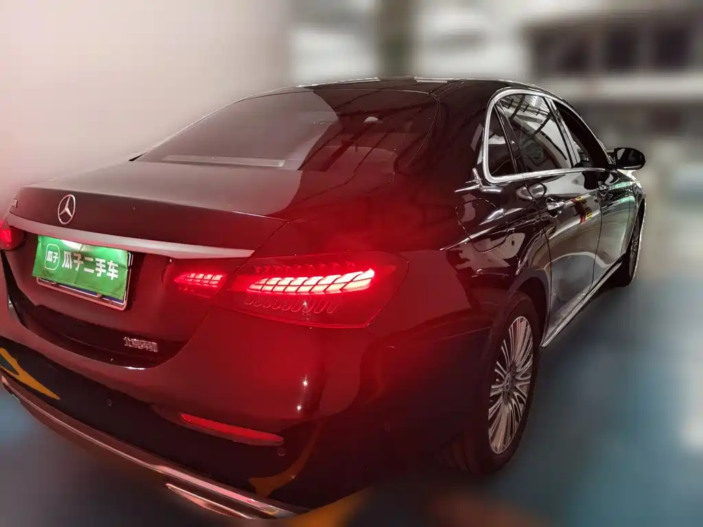 Mercedes-Benz E-Class — миниатюра 6