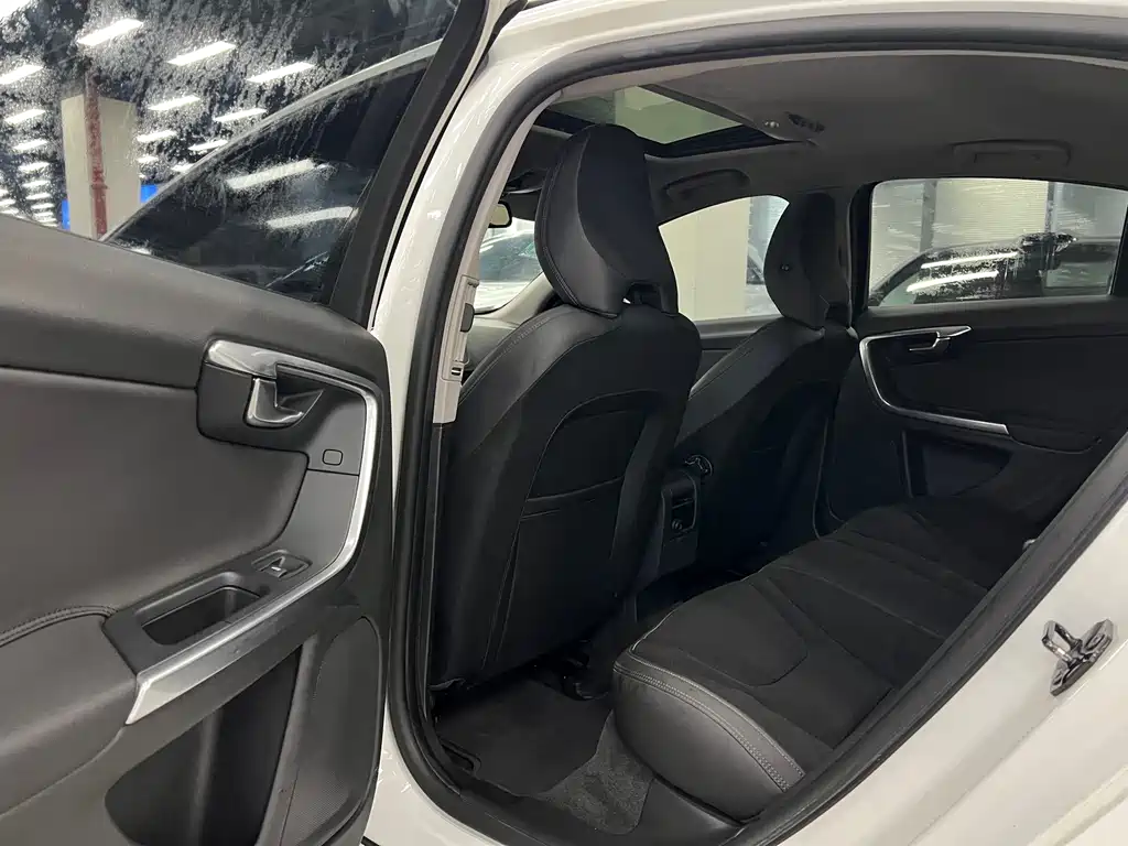 Volvo S60 (Import) — миниатюра 4