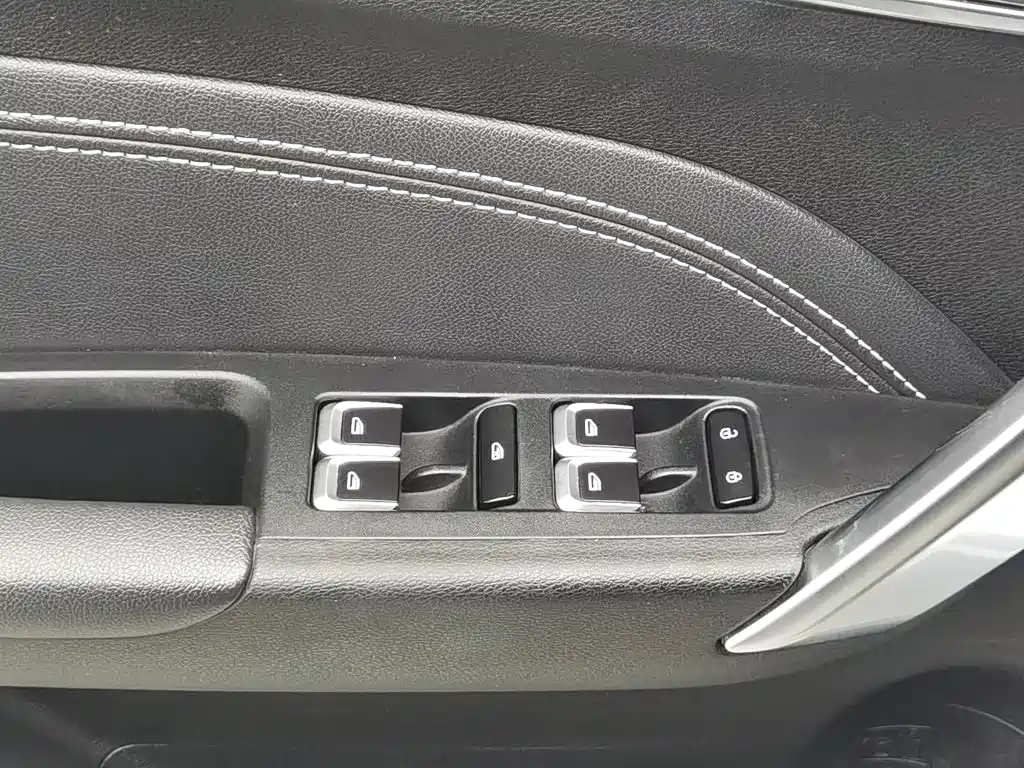 Geely Vision X3 — миниатюра 9