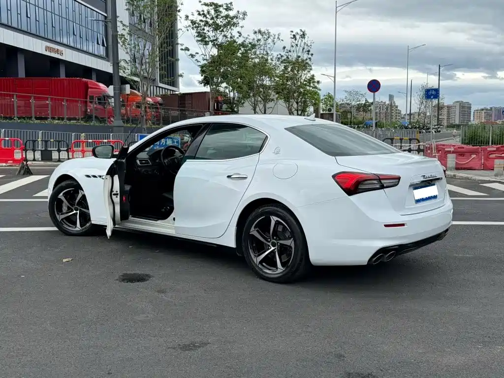 Maserati Ghibli — миниатюра 7