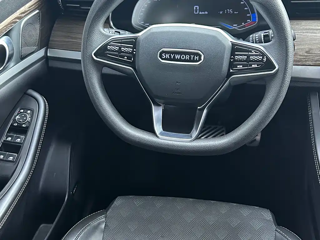 Skyworth EV6 — миниатюра 13