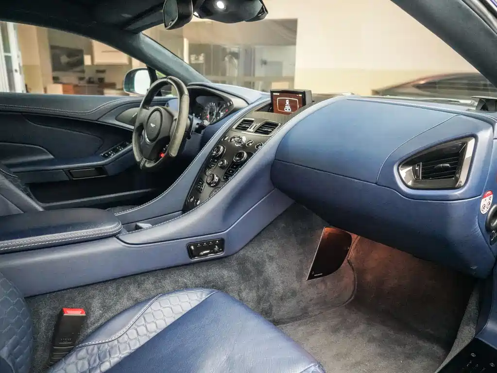 Aston Martin Vanquish — миниатюра 10
