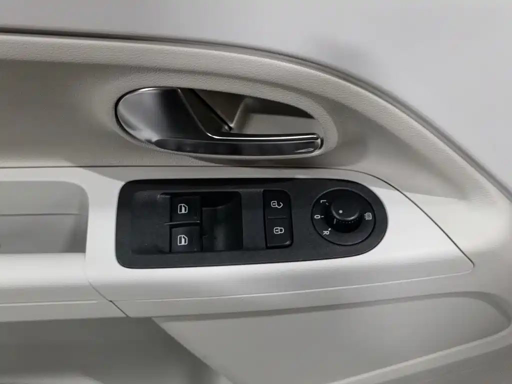 Volkswagen up! — миниатюра 9