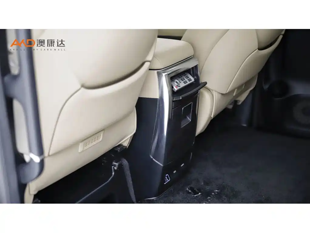 Toyota Alphard — миниатюра 10