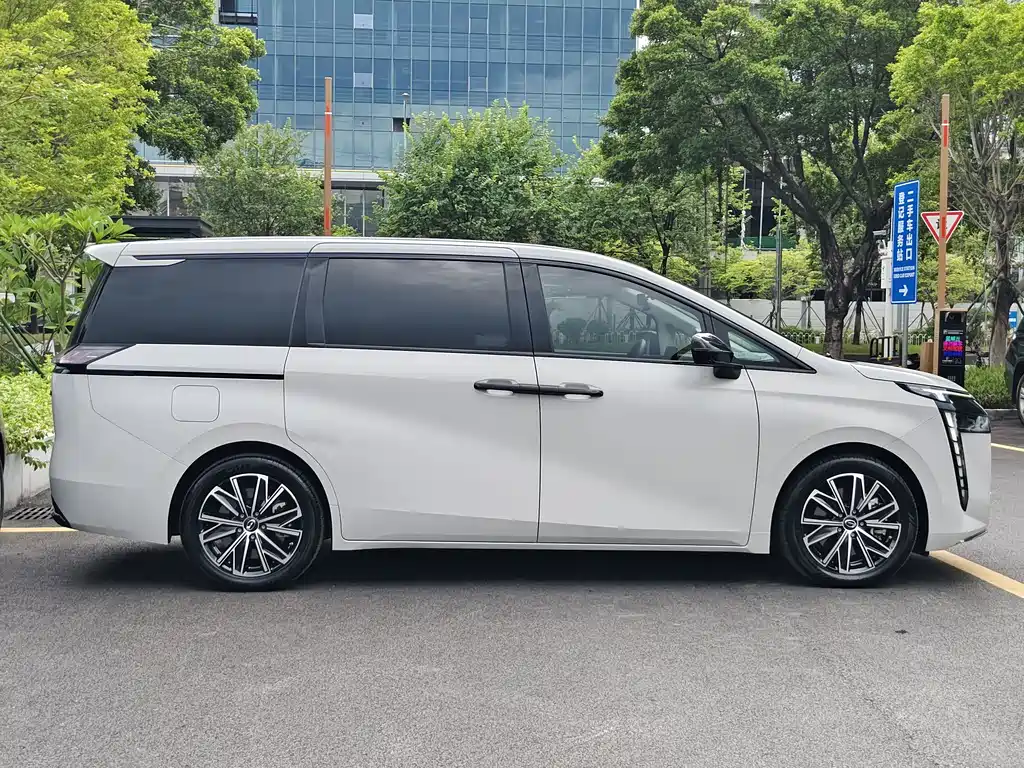 GAC Motor 传祺E8 PHEV — миниатюра 11