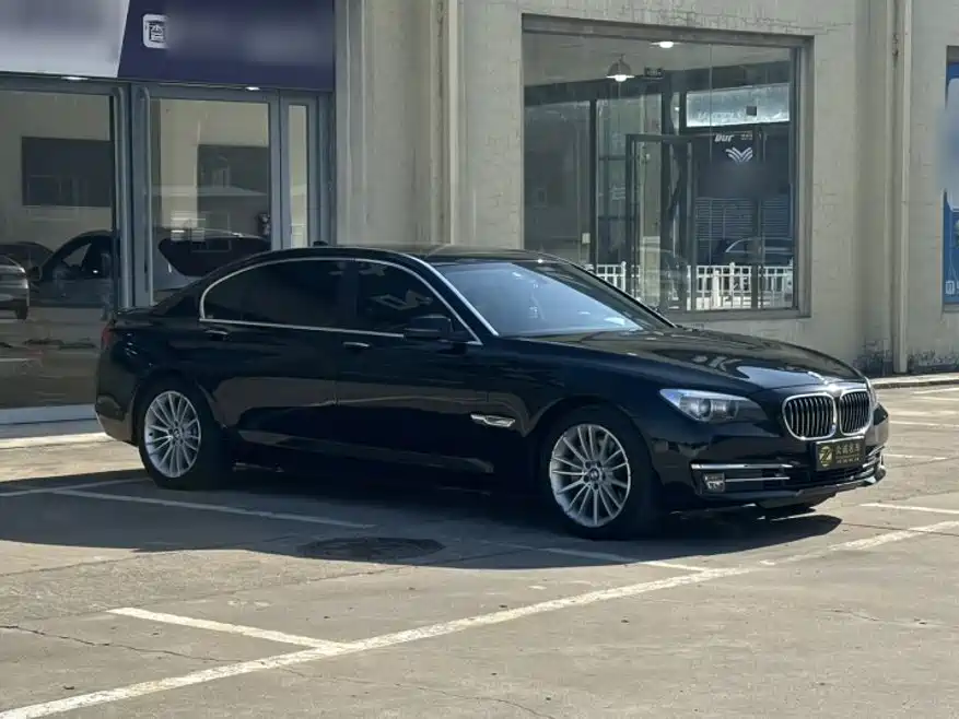 BMW 7 Series — миниатюра 8
