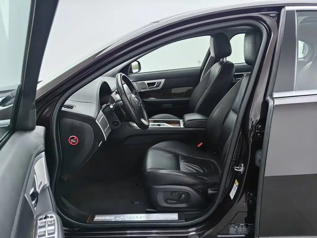 Jaguar XF — миниатюра 10