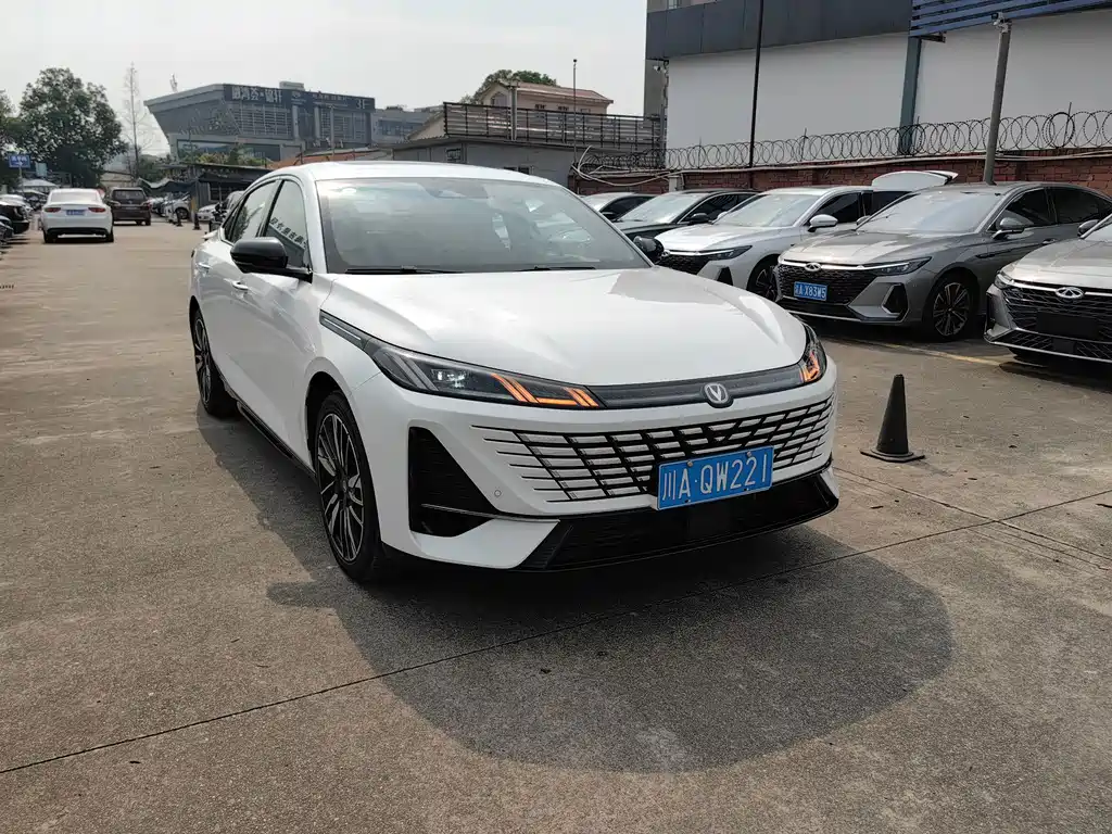 Changan Eado — миниатюра 3