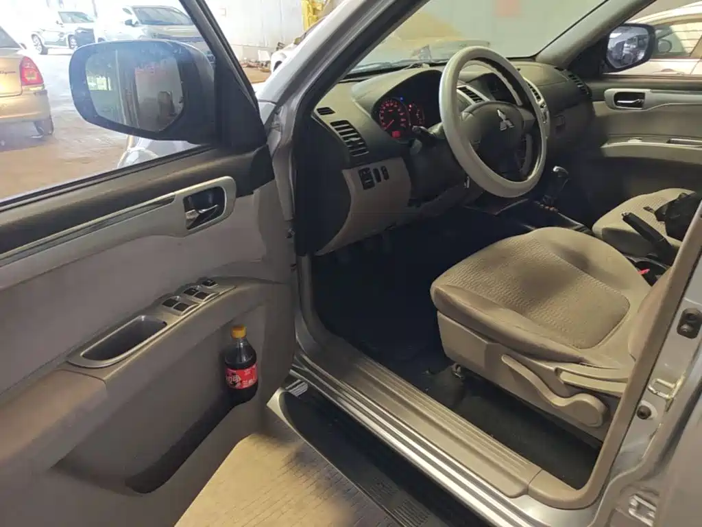 Mitsubishi Pajero Sport — миниатюра 16