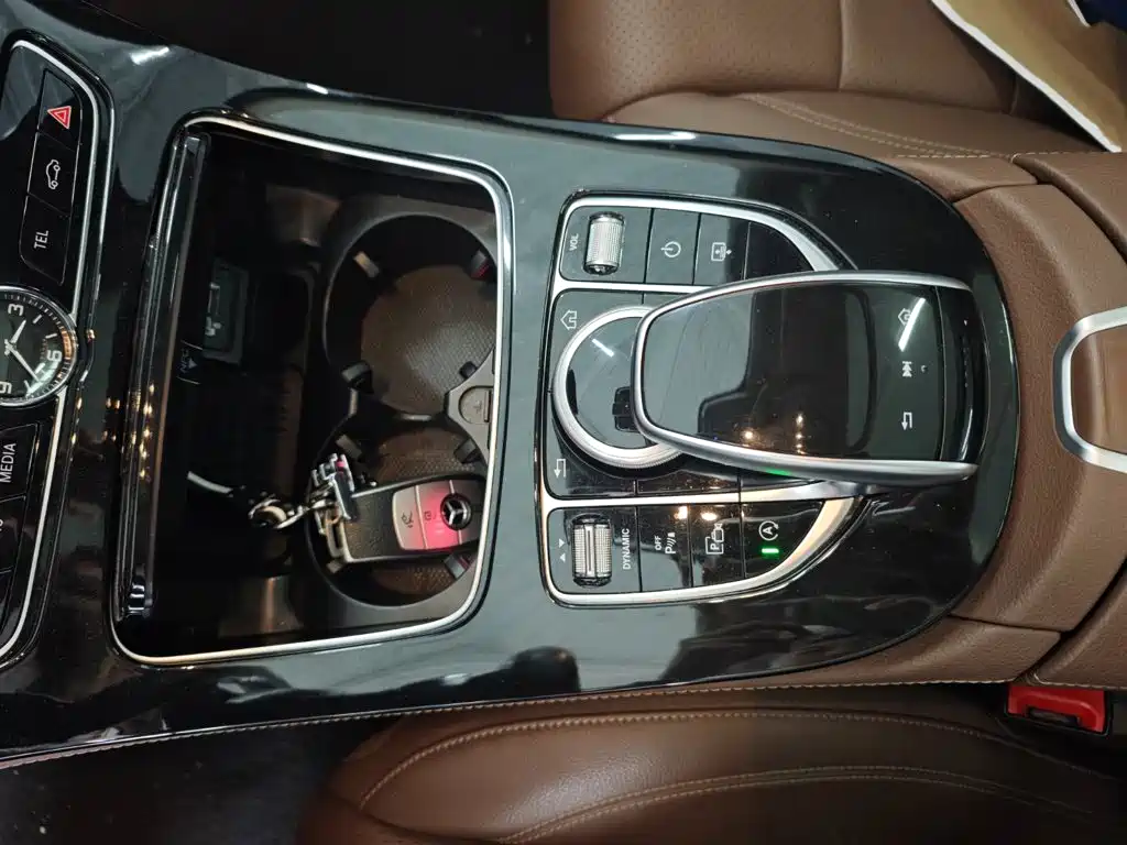 Mercedes-Benz E-Class — миниатюра 13