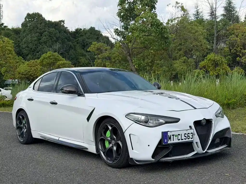 2017 Alfa Romeo Giulia - zdjęcie 1 z 9