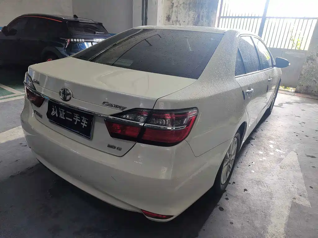 Toyota Camry — миниатюра 5