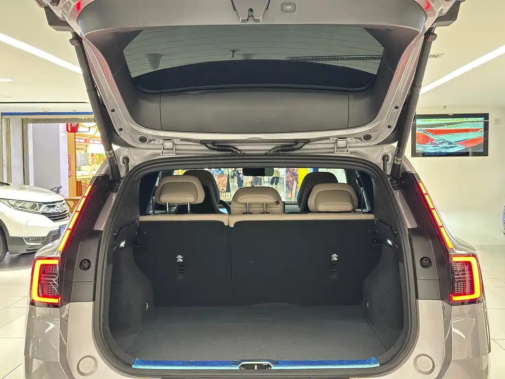 Volvo XC70 PHEV — миниатюра 8