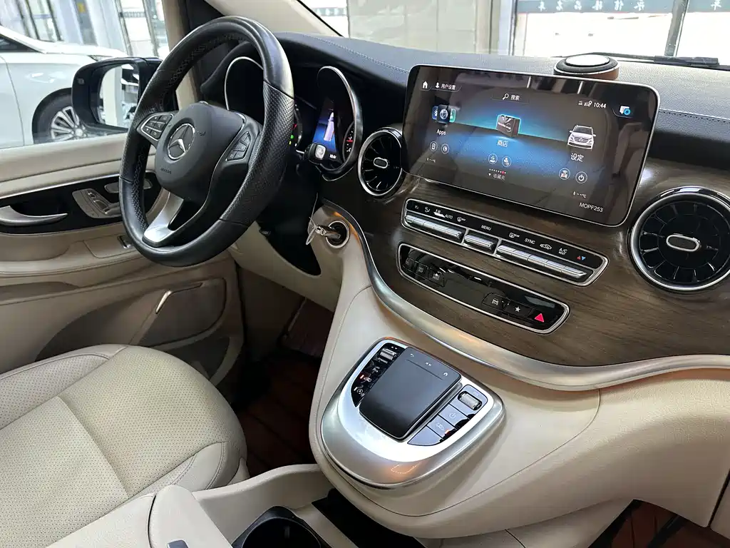 MERCEDES-BENZ V CLASS