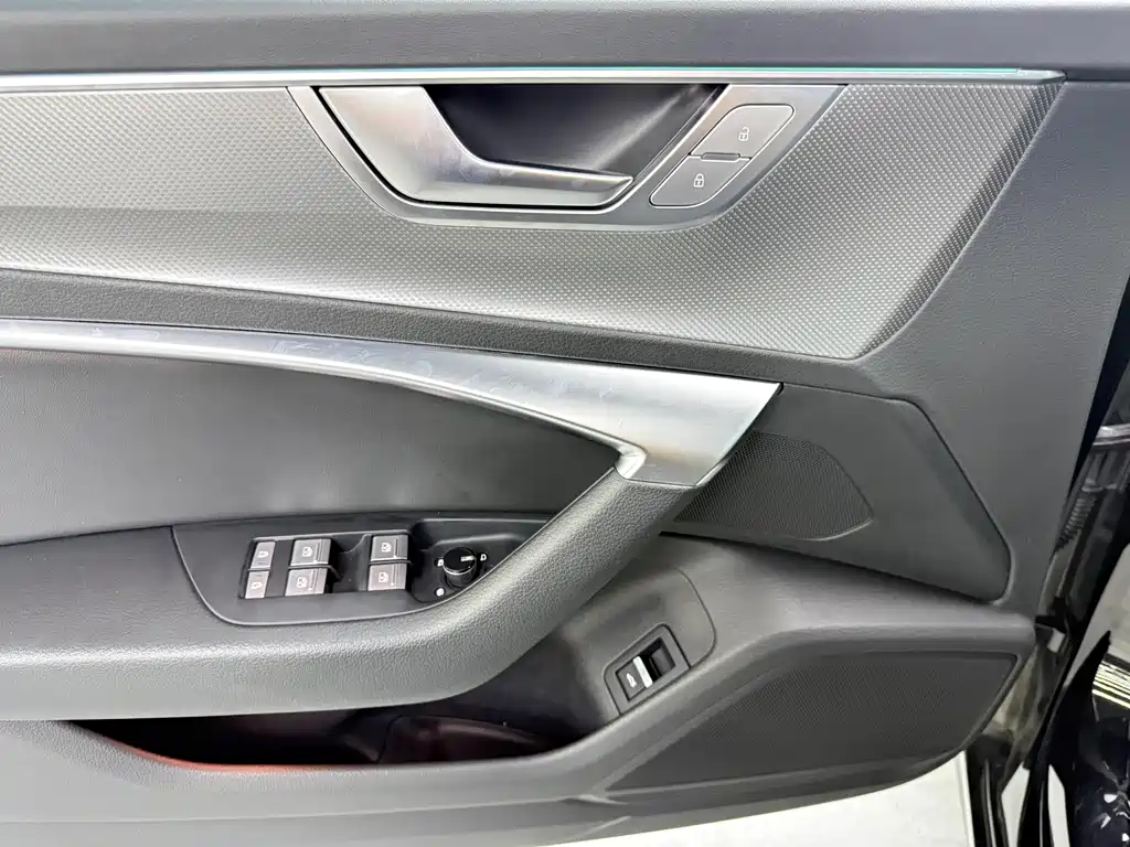 Audi A6L — миниатюра 12