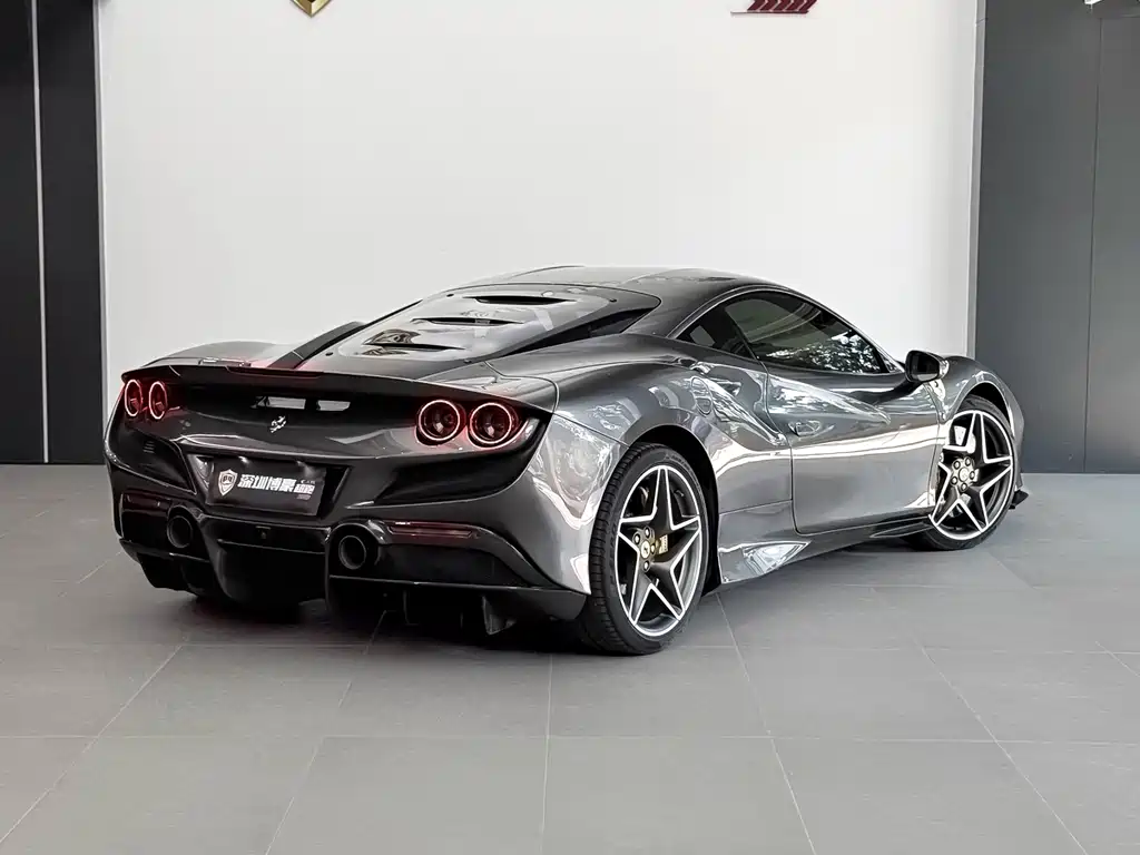 FERRARI F8