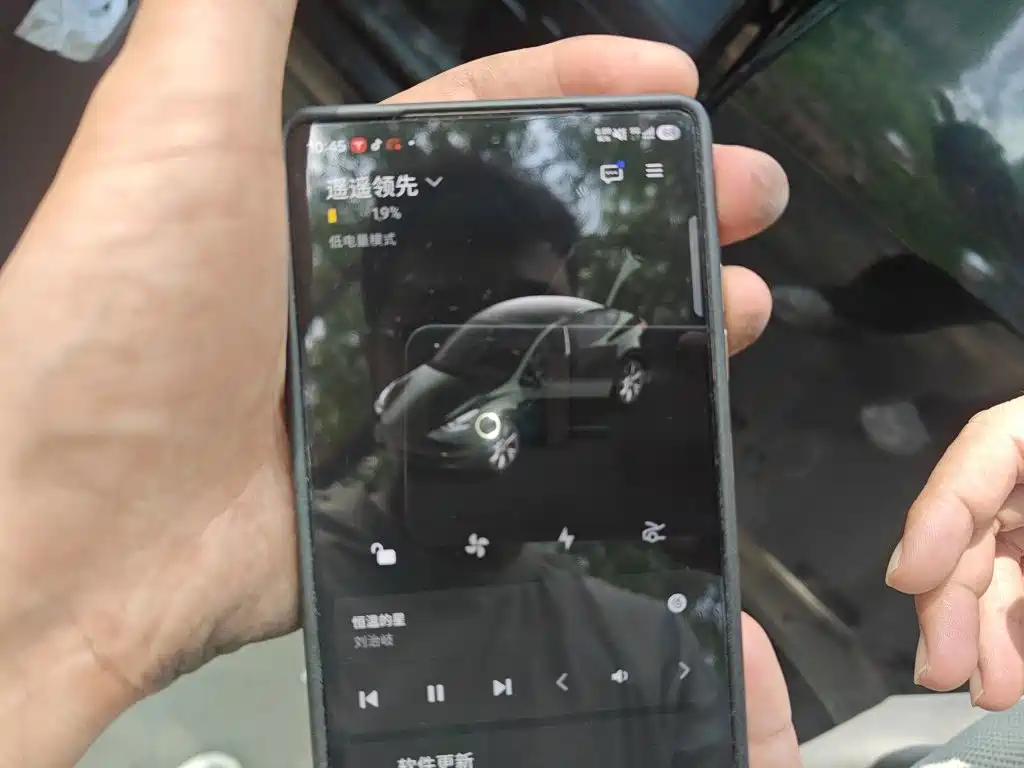 Tesla Model Y — миниатюра 12