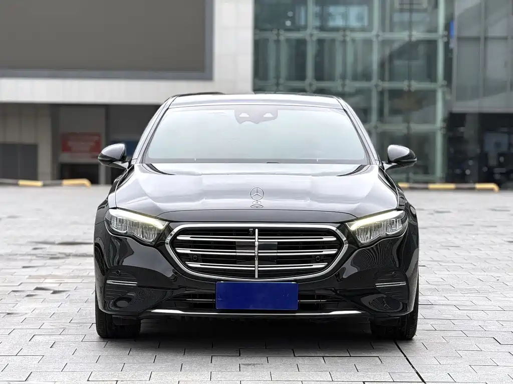 Mercedes-Benz E-Class — миниатюра 2