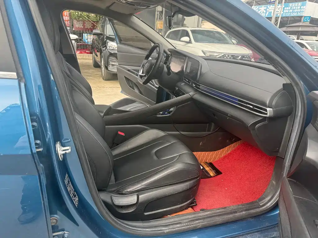 Hyundai Elantra — миниатюра 8
