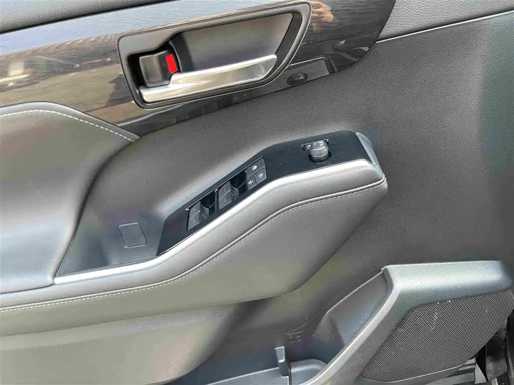 Toyota Crown Kluger — миниатюра 26