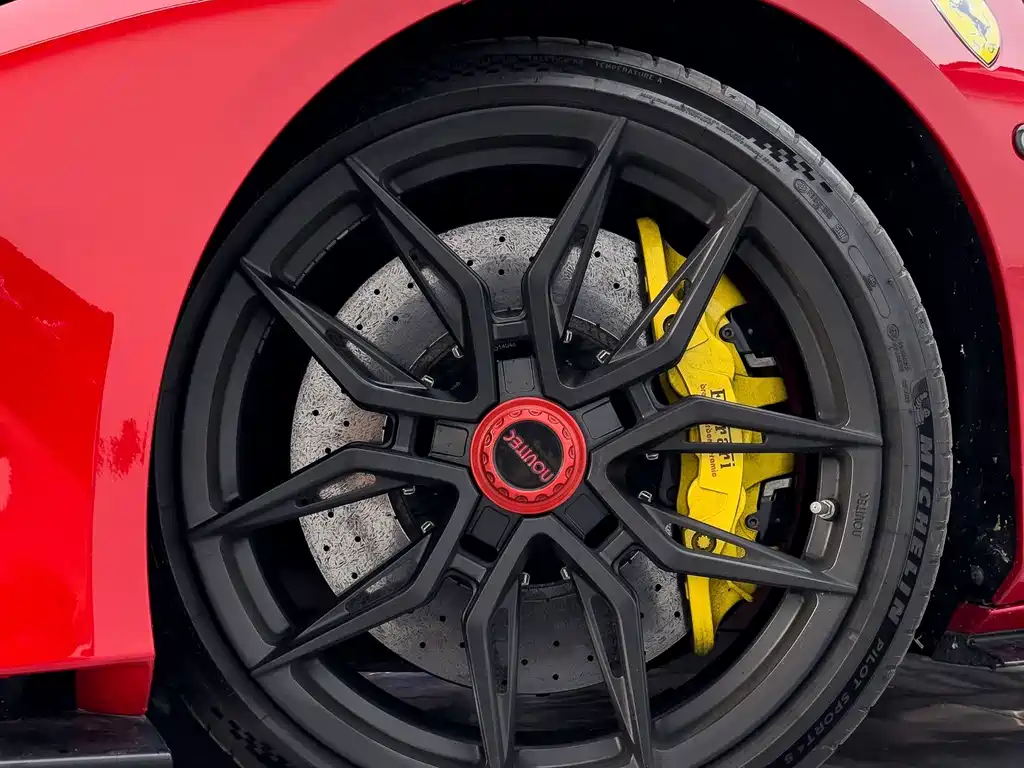 Ferrari F8 — миниатюра 8