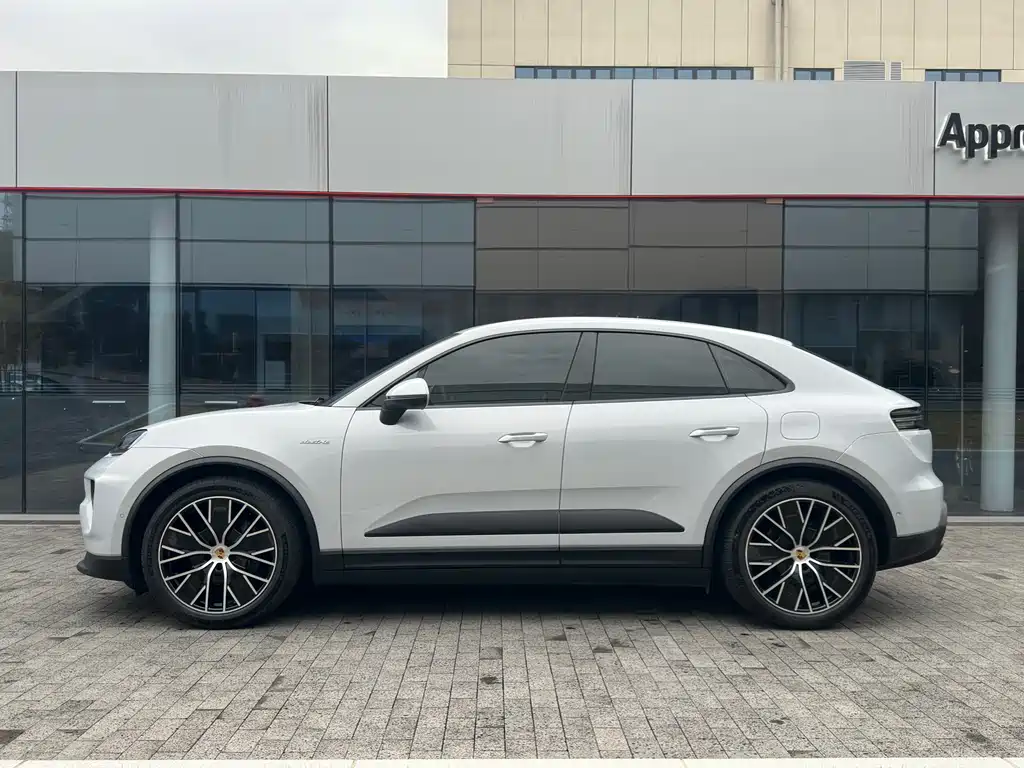 PORSCHE MACAN NEW ENERGY