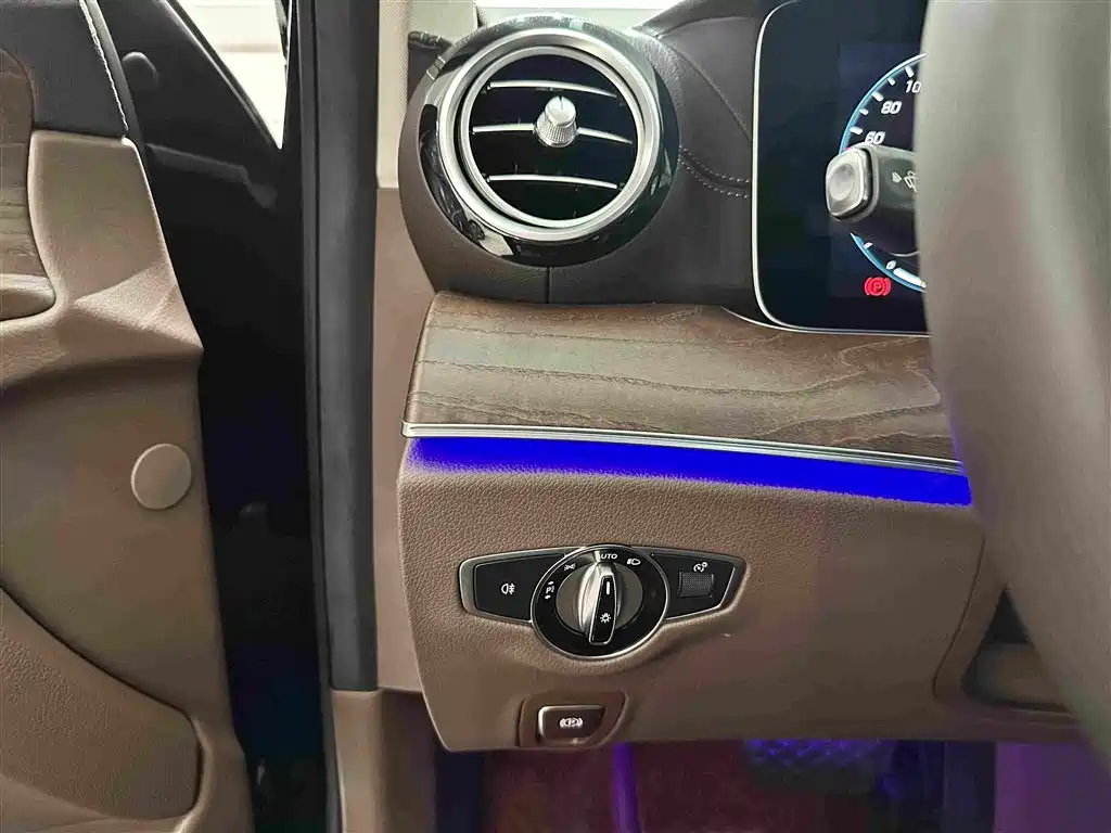 Mercedes-Benz E-Class 2022 — фото 14