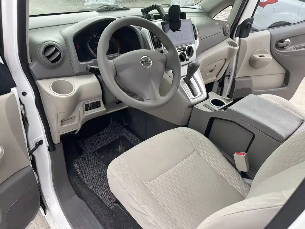 Nissan NV200 — миниатюра 6