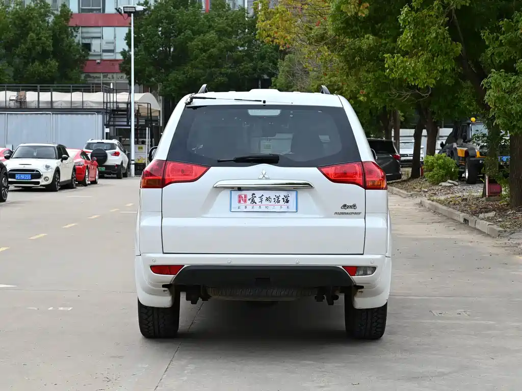 Mitsubishi Pajero Sport — миниатюра 4