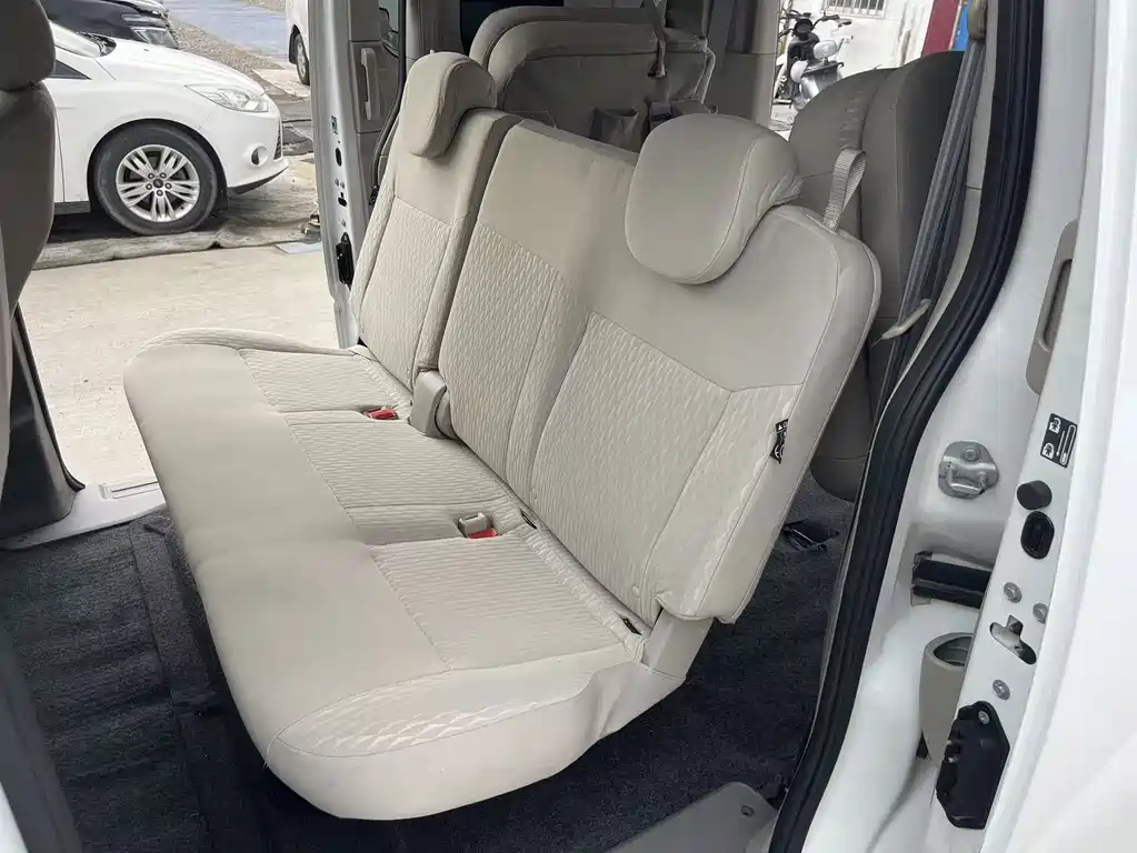 Nissan NV200 — миниатюра 7