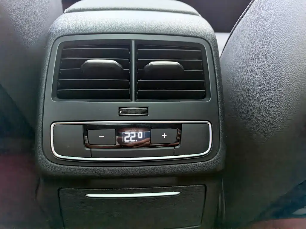 Audi A4L — миниатюра 13