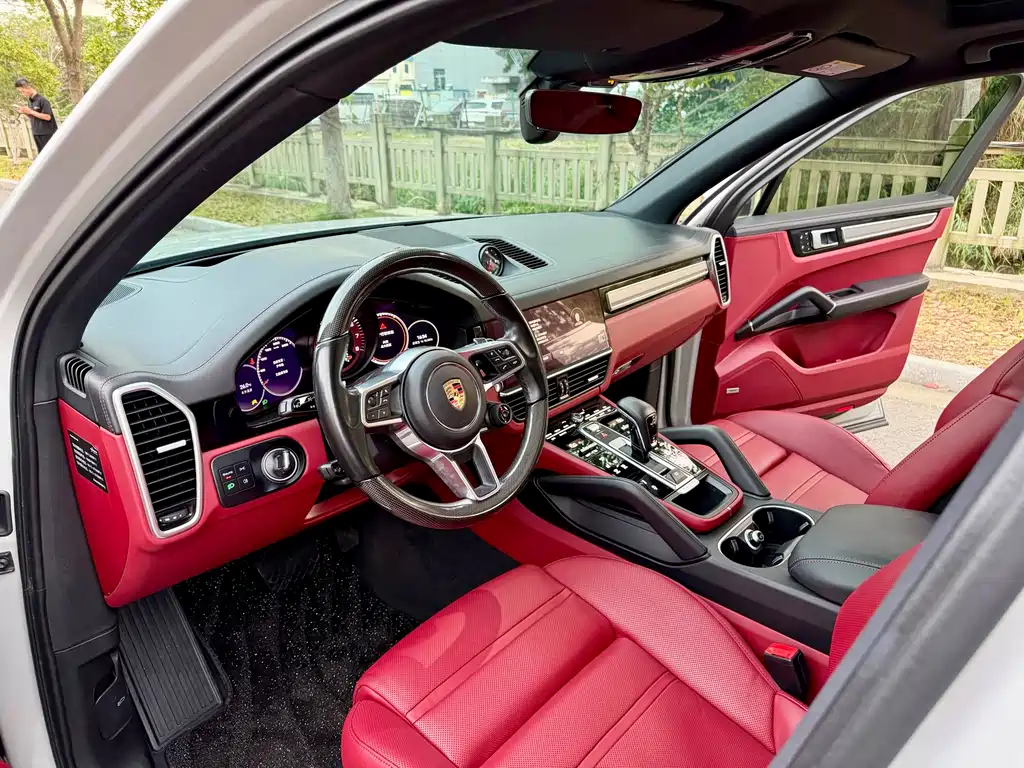 Porsche Cayenne — миниатюра 8