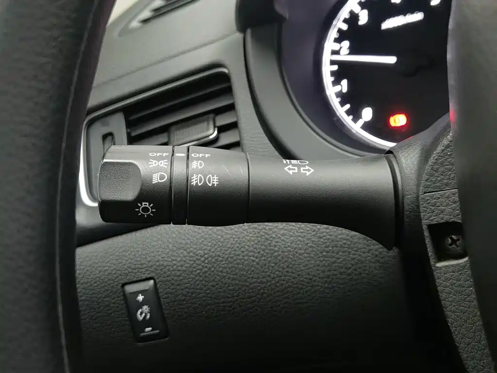 Nissan Tiida — миниатюра 21
