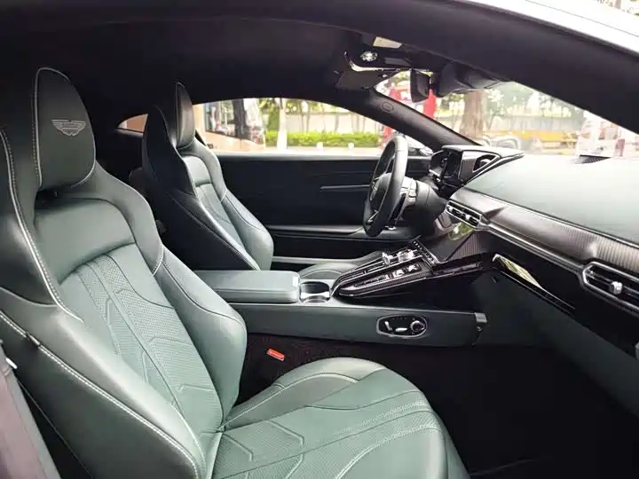 Aston Martin V8 Vantage — миниатюра 9