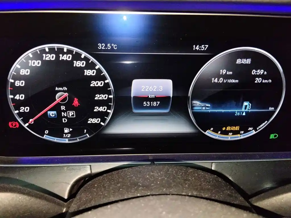 Mercedes-Benz E-Class — миниатюра 9