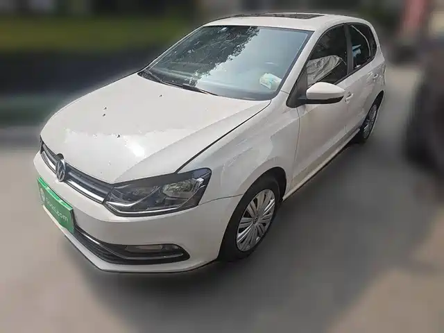 VOLKSWAGEN POLO 2016