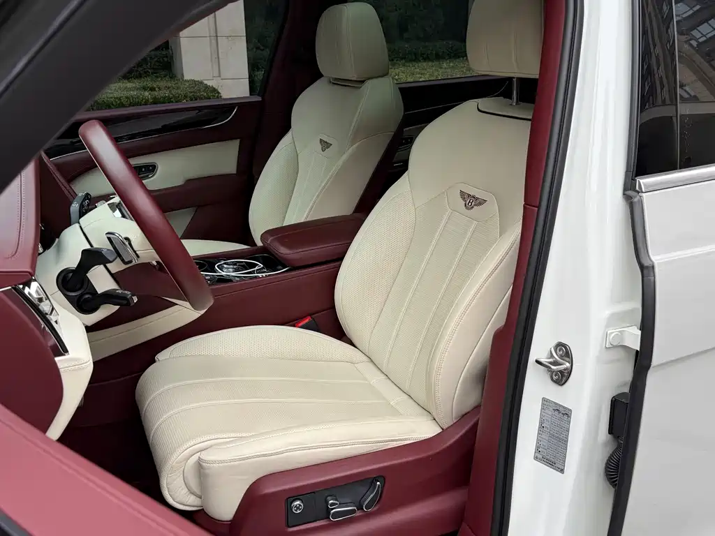 Bentley Bentayga — миниатюра 13