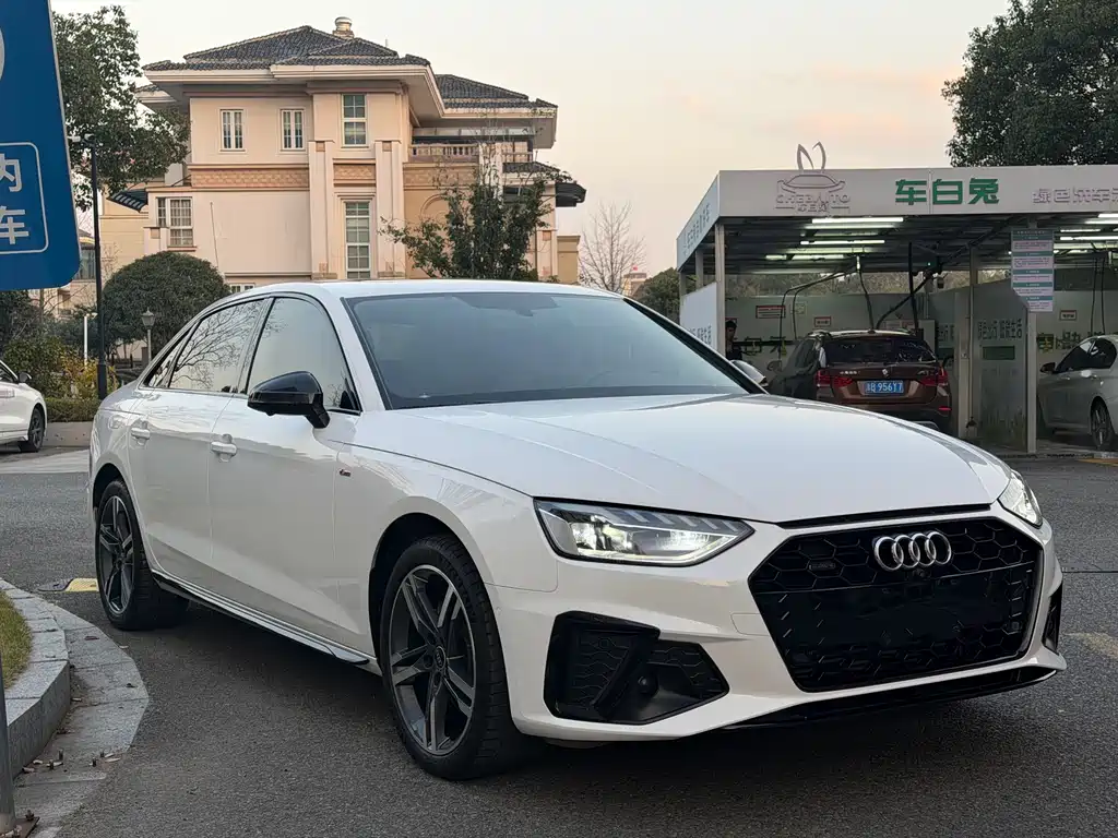 Audi A4L 2022 40 TFSI Luxury