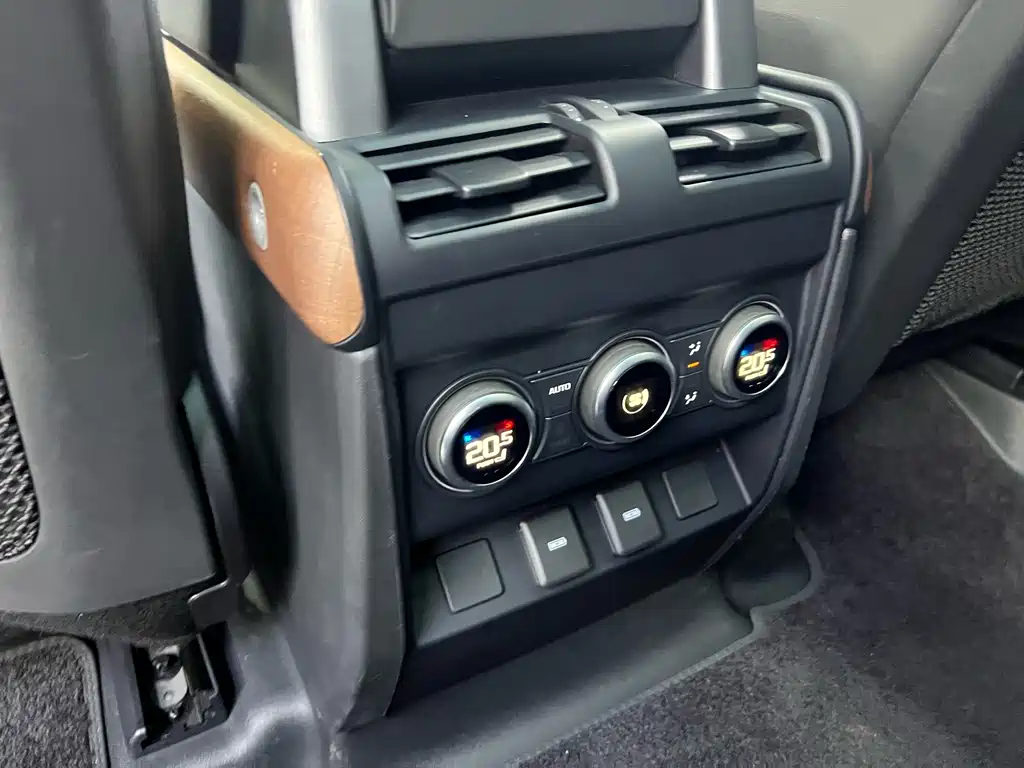 Land Rover Defender — миниатюра 19