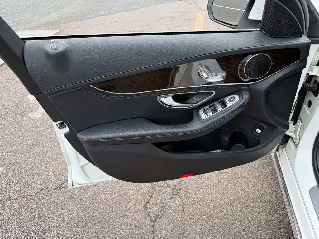 Mercedes-Benz C-Class — миниатюра 6