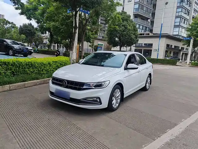 VOLKSWAGEN BORA 2021