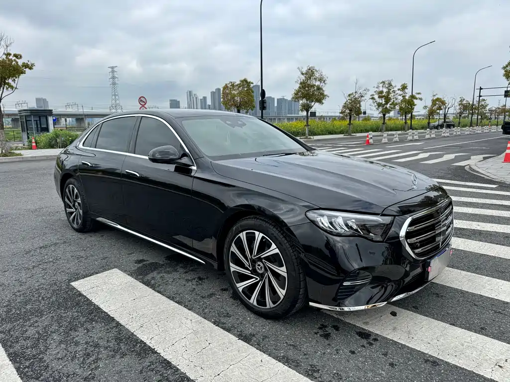 Mercedes-Benz E-Class — миниатюра 3