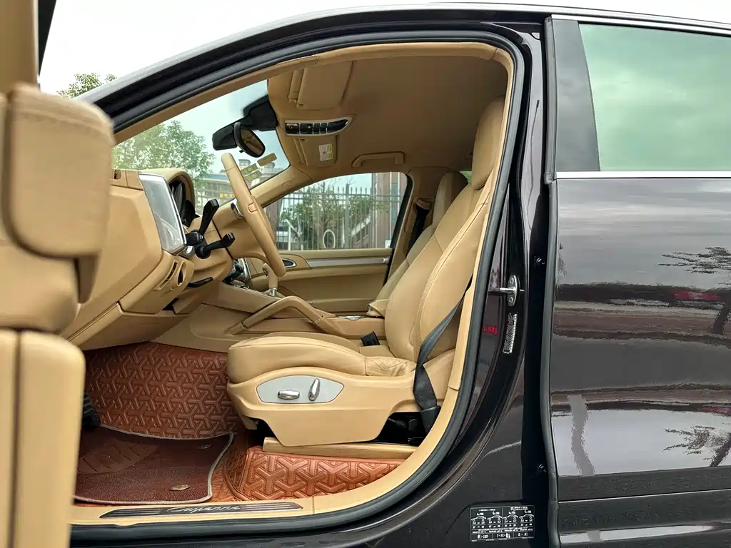 Porsche Cayenne — миниатюра 8
