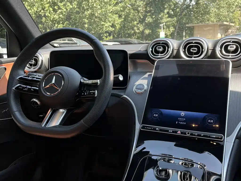 Mercedes-Benz GLC 2023 GLC 260 L 4MATIC Luxury 5 мест