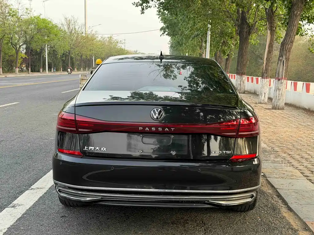 Volkswagen Passat 2021 330TSI Luxury