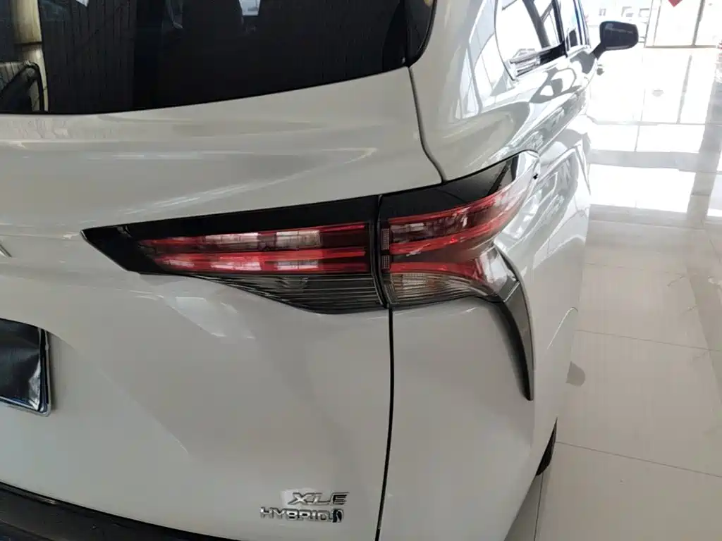 Toyota Sienna — миниатюра 8